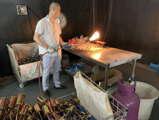 屋根や雑草を燃やすためのプロパンタッチ 62LW 熱入力 20PCS