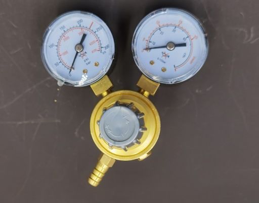 TIG/MIG 溶接用の銅アルゴン調節器計 調整可能な糸と性能