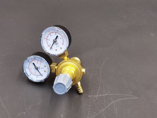 TIG/MIG 溶接用の銅アルゴン調節器計 調整可能な糸と性能