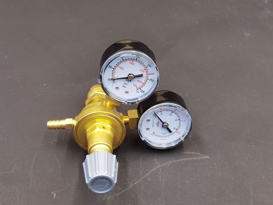 TIG/MIG 溶接用の銅アルゴン調節器計 調整可能な糸と性能