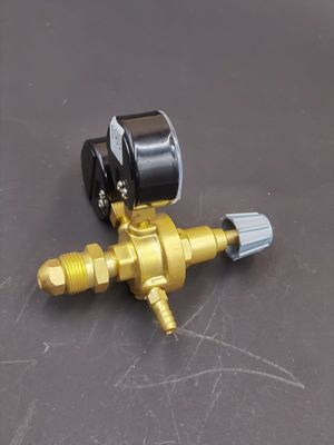 TIG/MIG 溶接用の銅アルゴン調節器計 調整可能な糸と性能