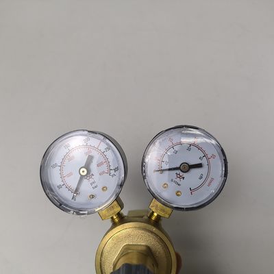 産業用環境における個別圧力削減のためのダブルヘッドガス調節器